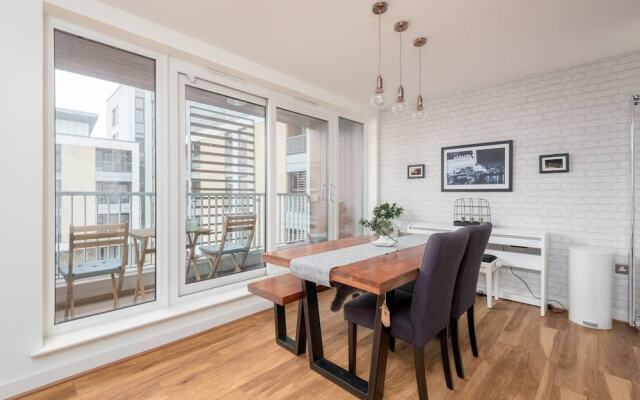 Ultra Stylish 2 Bed/2 Bath with Balcony & Parking