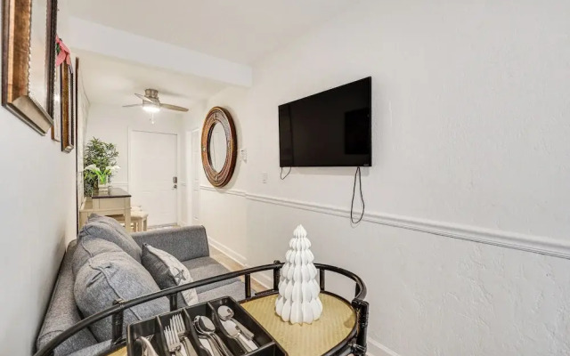 Hollywood Hideaway: Close to Dtwn & Beaches