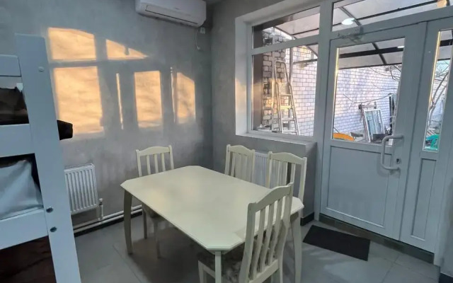 Guest house, Hostel