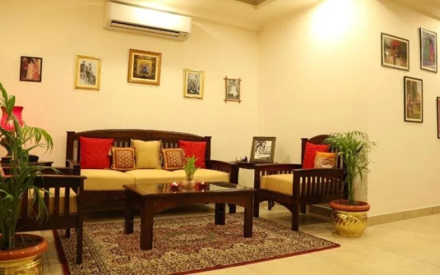 Saket Inn