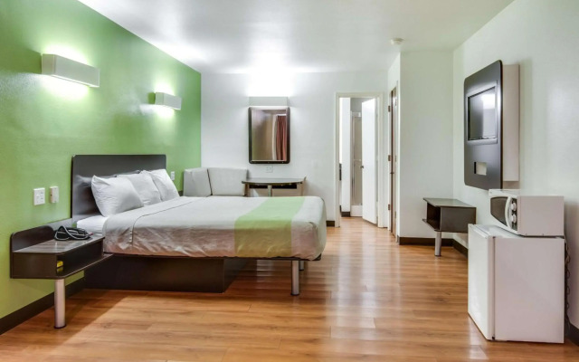 Motel 6 Longview, TX - North