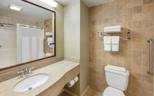 Quality Inn & Suites Fishkill South near I-84