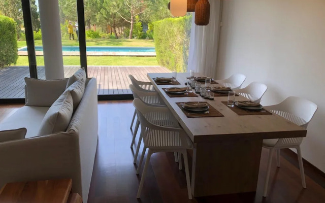 Tr ia Beach Pool Golf Villa