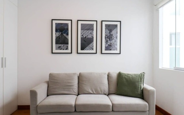 w Lovely 2BR With Balcony in Miraflores