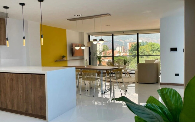 w Impressive 3BR With Balcony in Laureles
