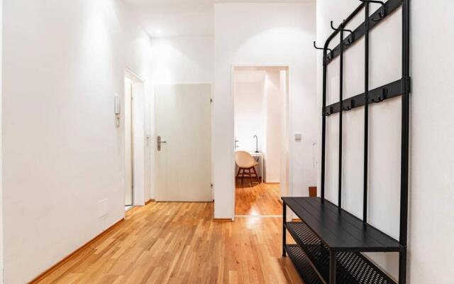 Spacious 3-room apt. 15 min to the city center