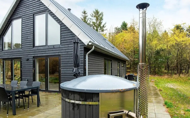 6 Person Holiday Home in Hovborg