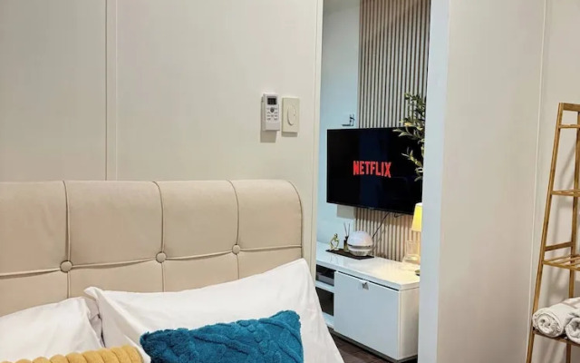 Entire Room in Makati Center With Fast Wifi