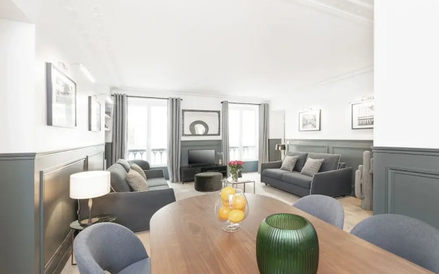 Luxury 3BDR Le Louvre II by Livinparis
