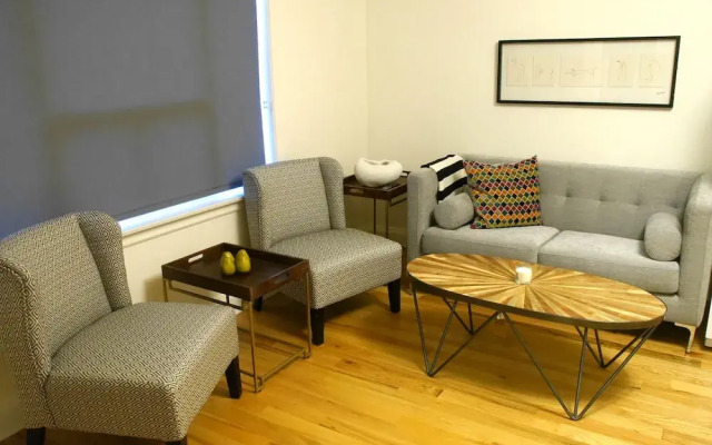 Amazing 1 Bedroom Apartment near Mall
