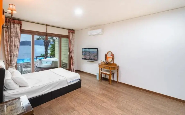 Namhae Harbor Cruise Resort Pool Villa