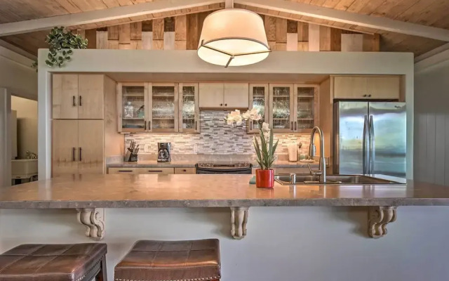 Oceanfront Kona Home w/ Beach Access & Views!