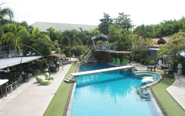 Momento Resort