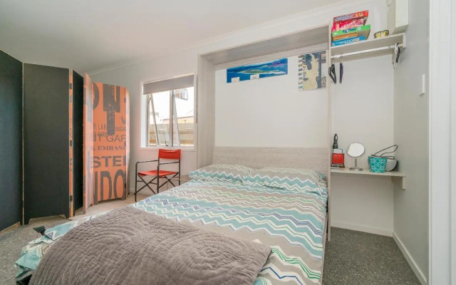 Rose's Beach Pad - Matarangi Holiday Home