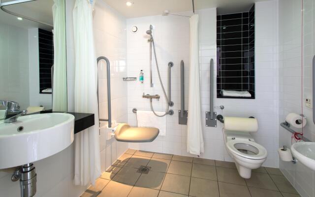 Holiday Inn Express Cambridge-Duxford M11, Jct.10 by IHG