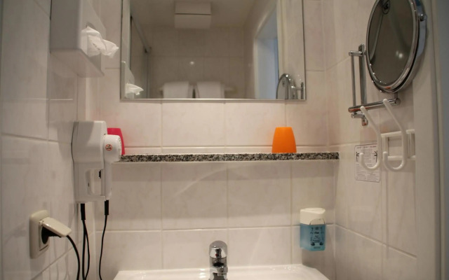 HOTEL RIESENJunior by Trip Inn