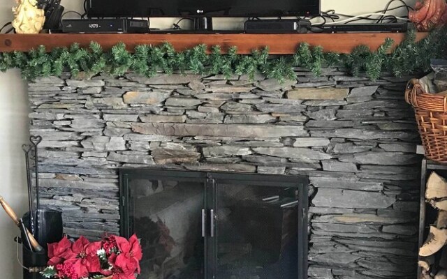 Stowe Vacation Rental w/ Deck & Mountain Views!