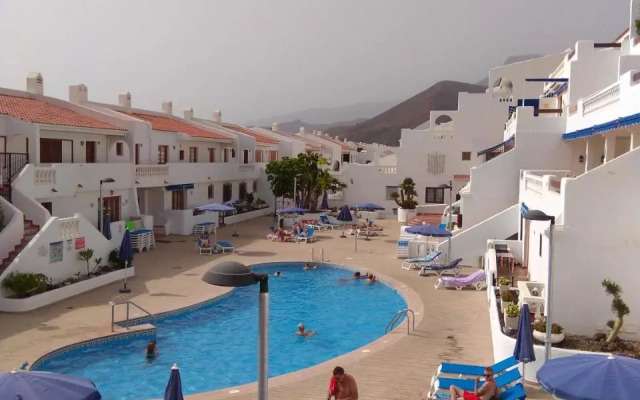 Los Cristianos studio, modern, spacious, pool,WiFi