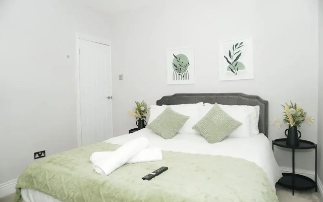 3 Bed-sleeps 7-garden-parking-town Centre
