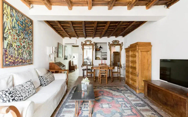 Classic and chic apartment in Trastevere