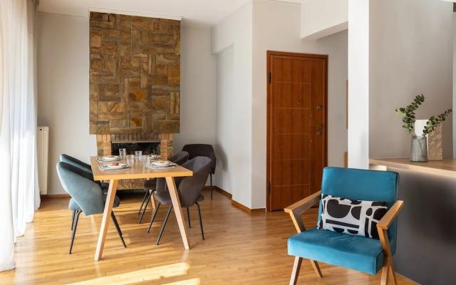 Spacious 3-bedroom Getaway With Balcony in Glyfada