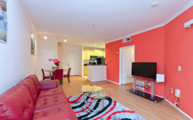 Deluxe Wilshire Apartments