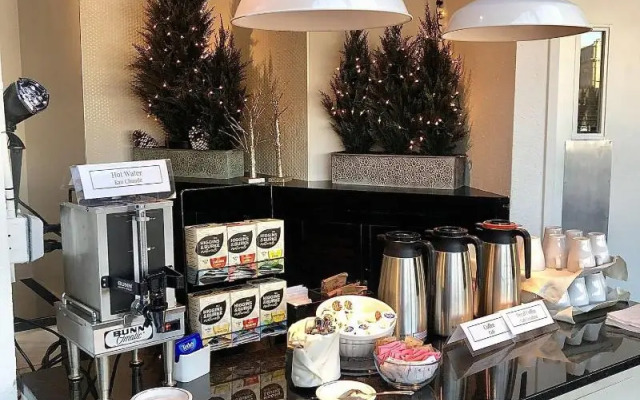 Confederation Place - Hotel