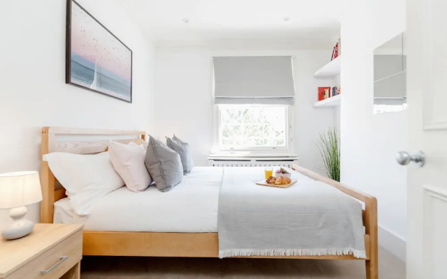 Kensington Apartment with terrace