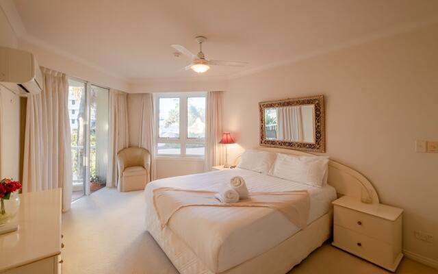 Resort-Style Apartment Opposite Beach