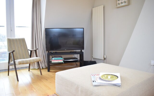2 Bedroom Apartment In Hammersmith Grove