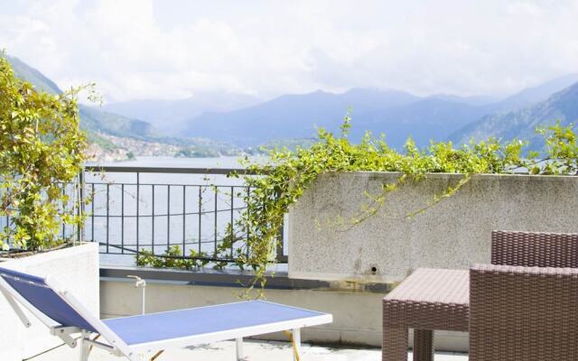 Silver Lake Residence