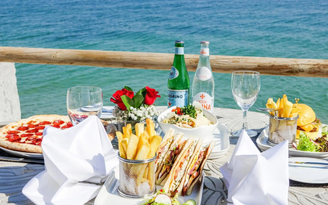 Al Kout Beach Hotel