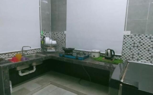 Homestay Aston Garden Kb