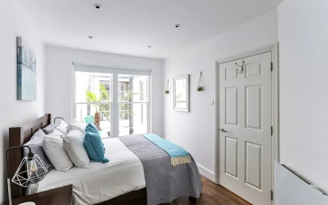 Durweston Mews