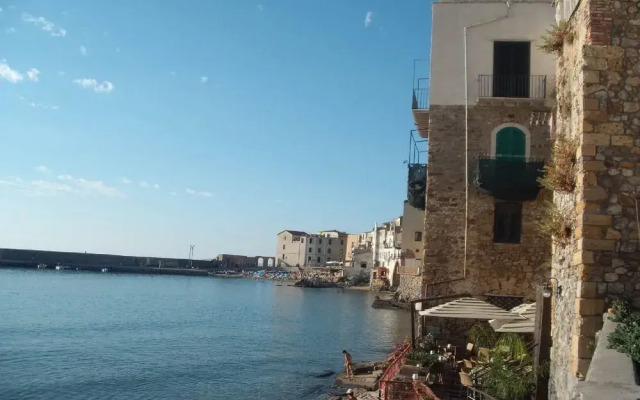 Kefalè House