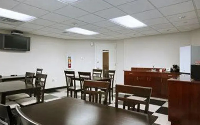 Days Inn Bronx Near Stadium