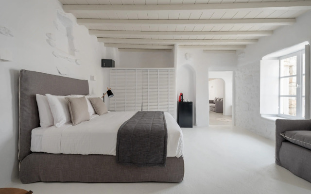Cova Mykonos Suites