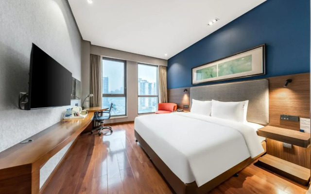 Holiday Inn Express Chongqing Guanyinqiao by IHG