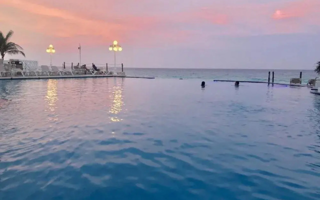 Cancun Plaza Condo Hotel