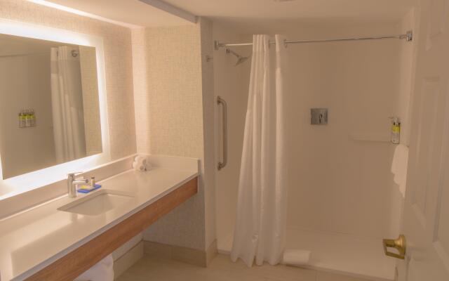 Holiday Inn Express and Suites Manassas by IHG