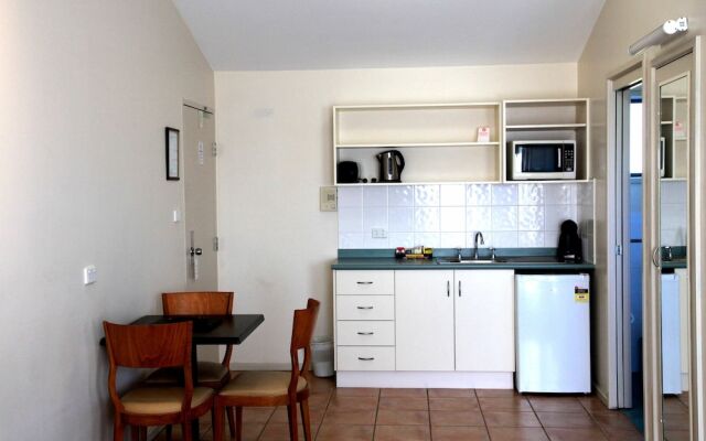 Best Western Travellers Motor Village