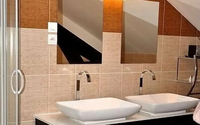 Logis Hôtel-Restaurant Le Moulin D'Artres