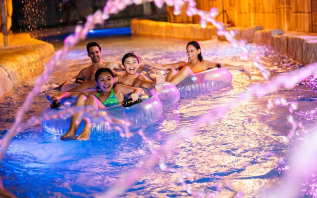 Camelback Lodge & Aquatopia Indoor Waterpark
