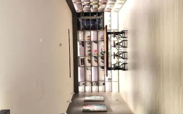 HanTing Hotel (Urumqi Zhongyinggong Subway Station)