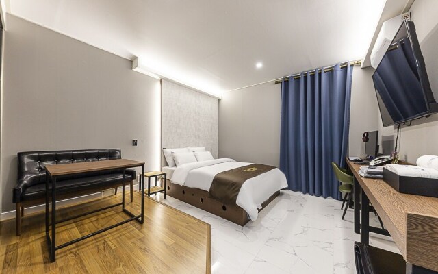 Iksan The Way Hotel