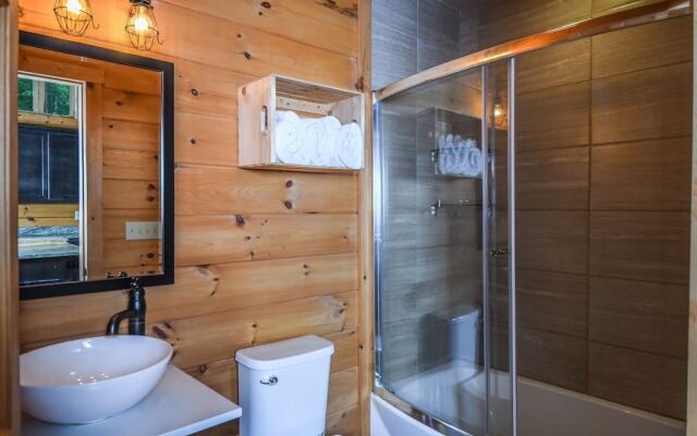 LakeStar Chalet 5 Bedroom House