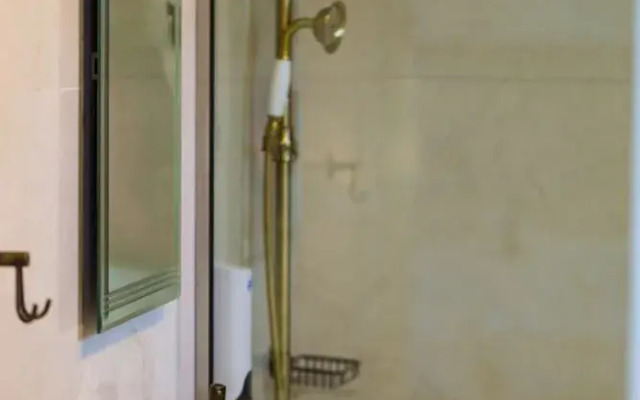 Pinelopi Beach Suites