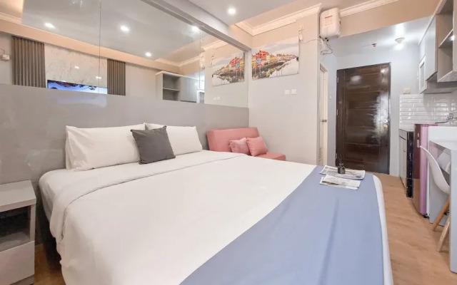 Modern Chic Studio At Sky View Apartment