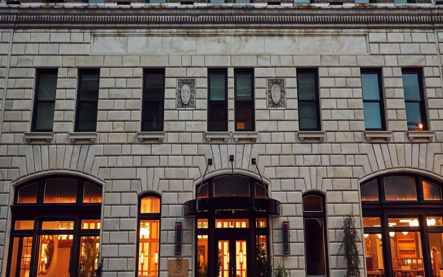 The Drayton Hotel Savannah, Curio Collection by Hilton