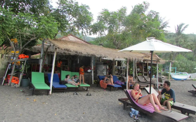 Warung Ombak Homestay